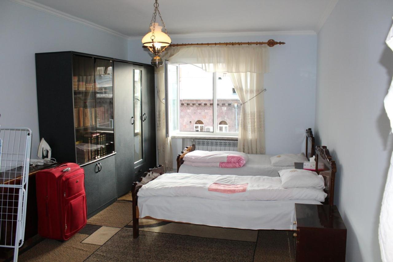 Super Location - Shared Bathroom And Kitchen Jerevan Exteriér fotografie